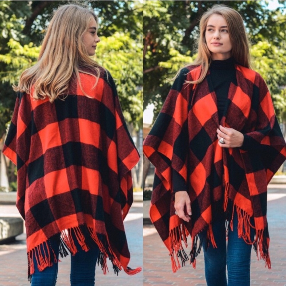‼️1 LEFT‼️ Just in red and black plaid poncho - Picture 6 of 7